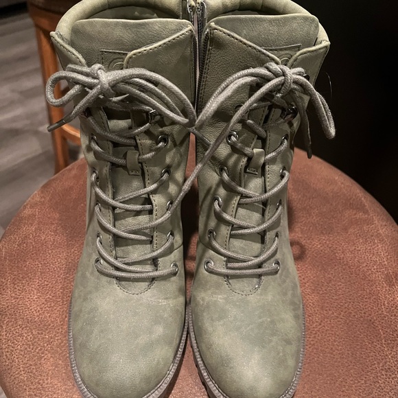 GUESS boots 8.5 - Picture 3 of 4